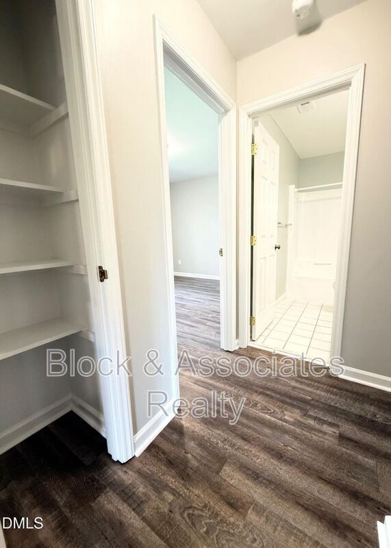 Building Photo - 6400 Meadow View Dr