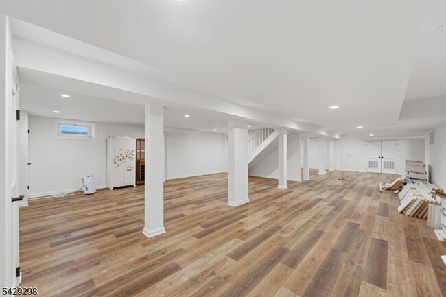 Building Photo - 18 Tennyson Dr