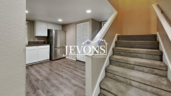 Building Photo - Charming 3-bedroom single-family home with...