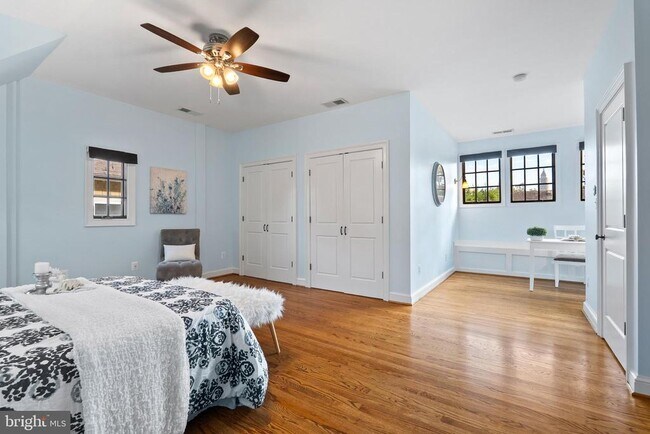 Building Photo - 200 Summers Dr
