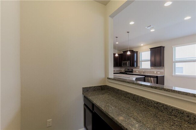 Building Photo - Lovely and Cozy 3/BR and 2/BA Home in Roun...