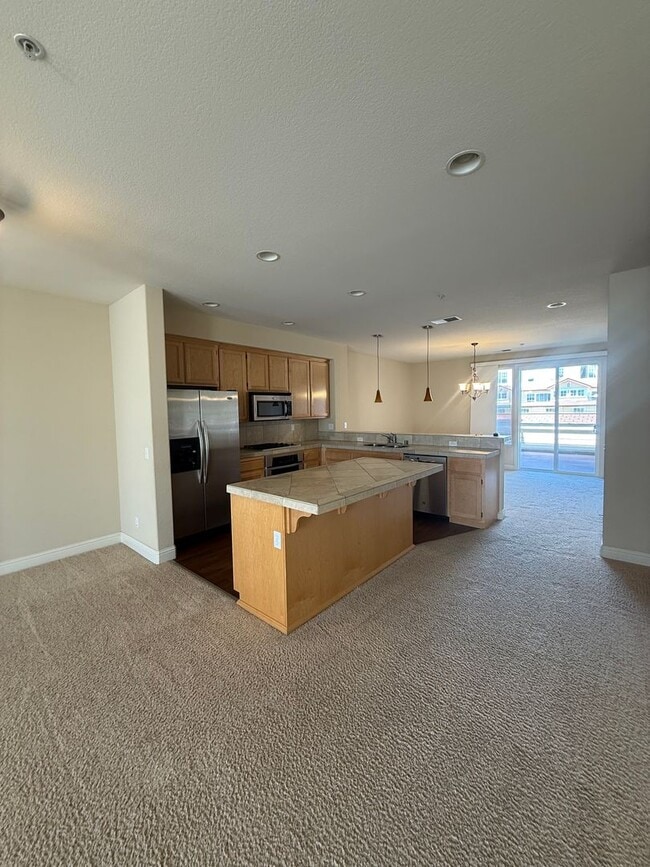 Building Photo - Spacious 3 - Bedroom / 2.5 Bath Condo in Desirable Town Green Village