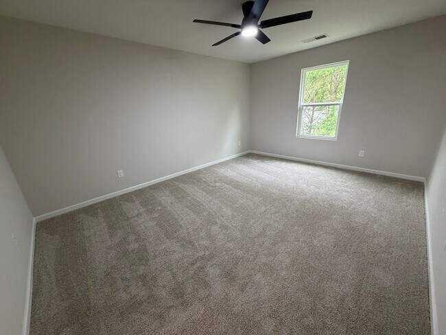 Building Photo - 4 Bedrooms, 3 Bathrooms - Home in West Rome!