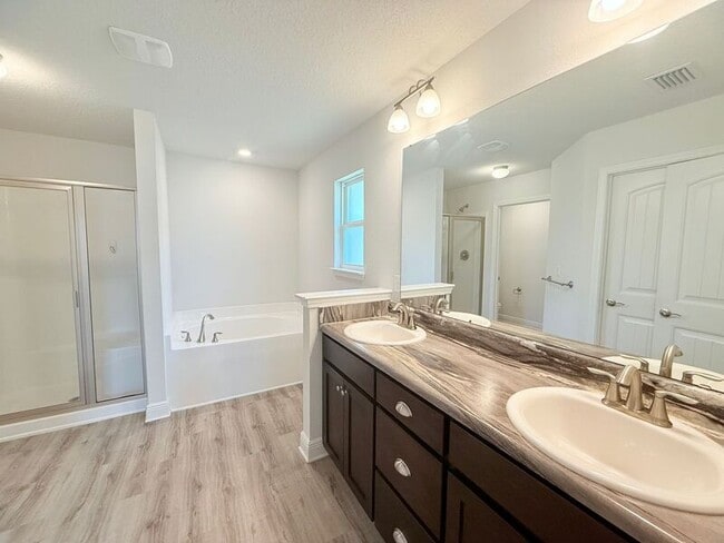Building Photo - 4117 Hazelhurst Dr