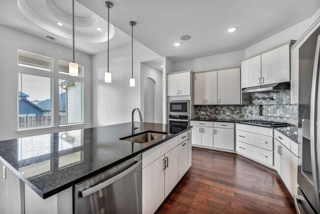 Building Photo - 252 Sabino Dr