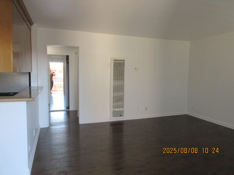 Building Photo - 20327 Saticoy St