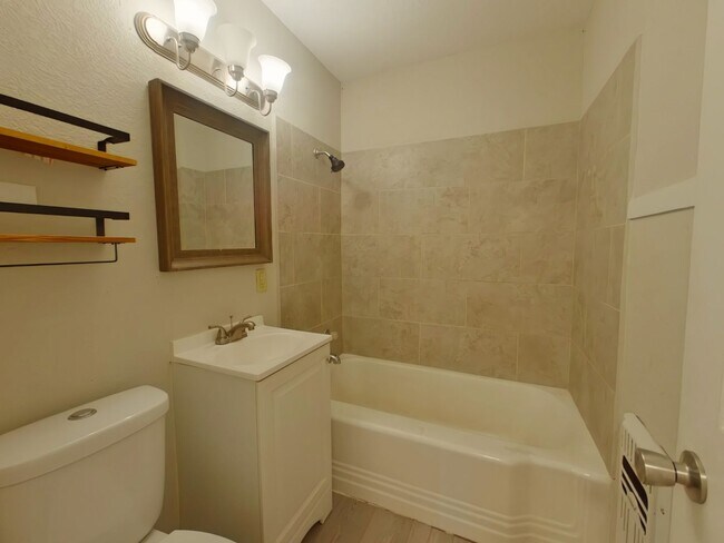 Building Photo - 1823 N Jeanette Ave