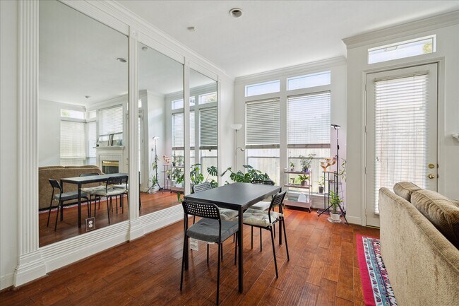 Building Photo - 1522 Castle Ct