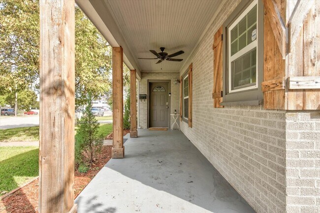 Building Photo - 2521 Benbrook Blvd
