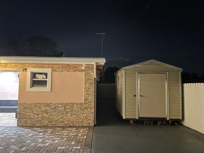 Building Photo - 584 Vossler Ave