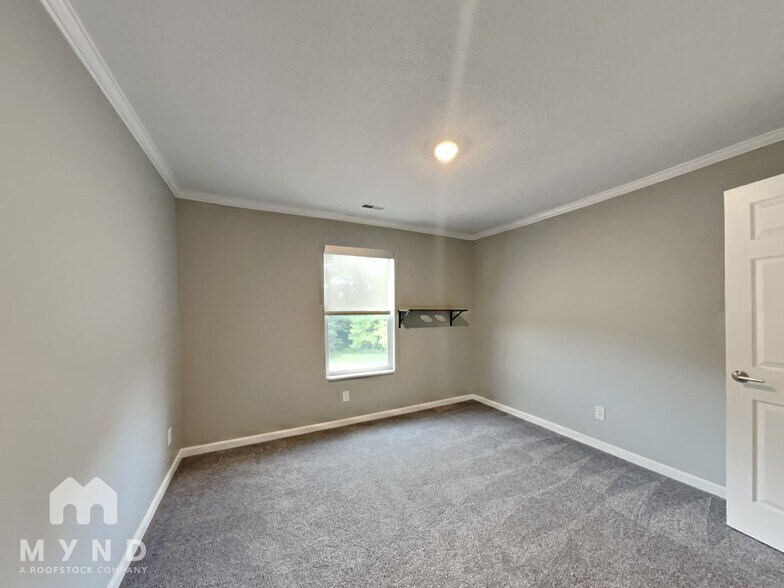 Building Photo - 6410 Hollingsworth Dr