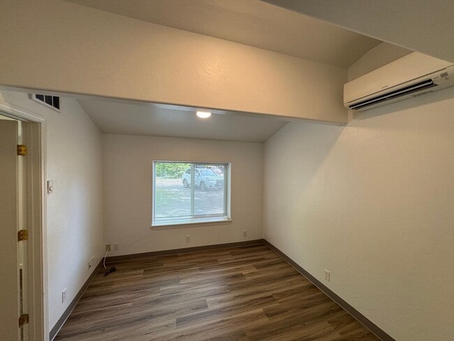 Building Photo - 3 Bedroom House off Coburg Road