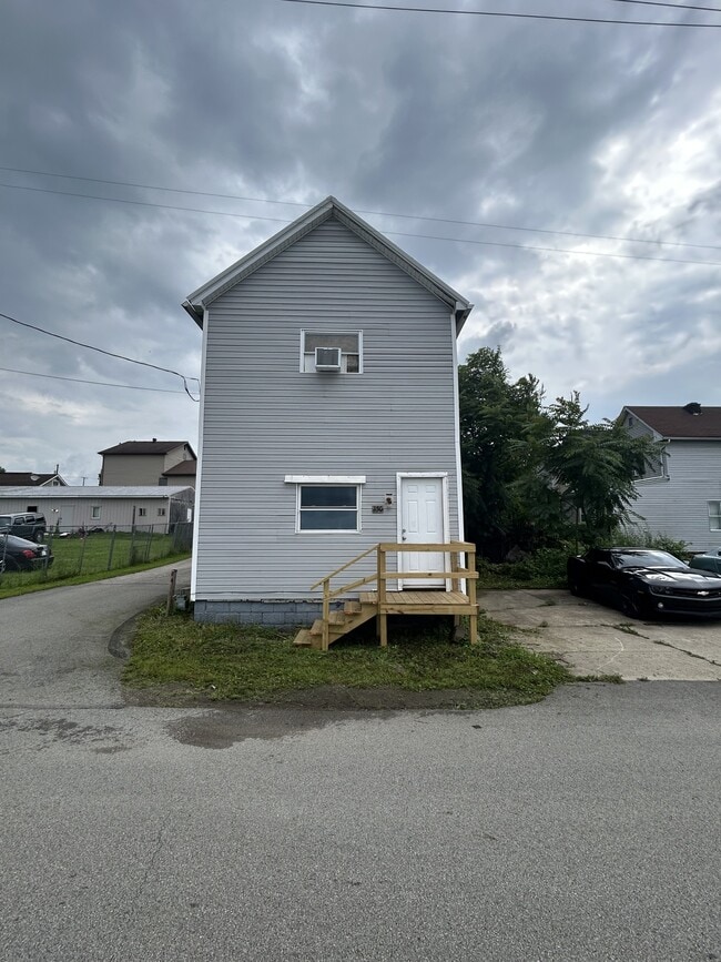 Building Photo - 150 Hickory St