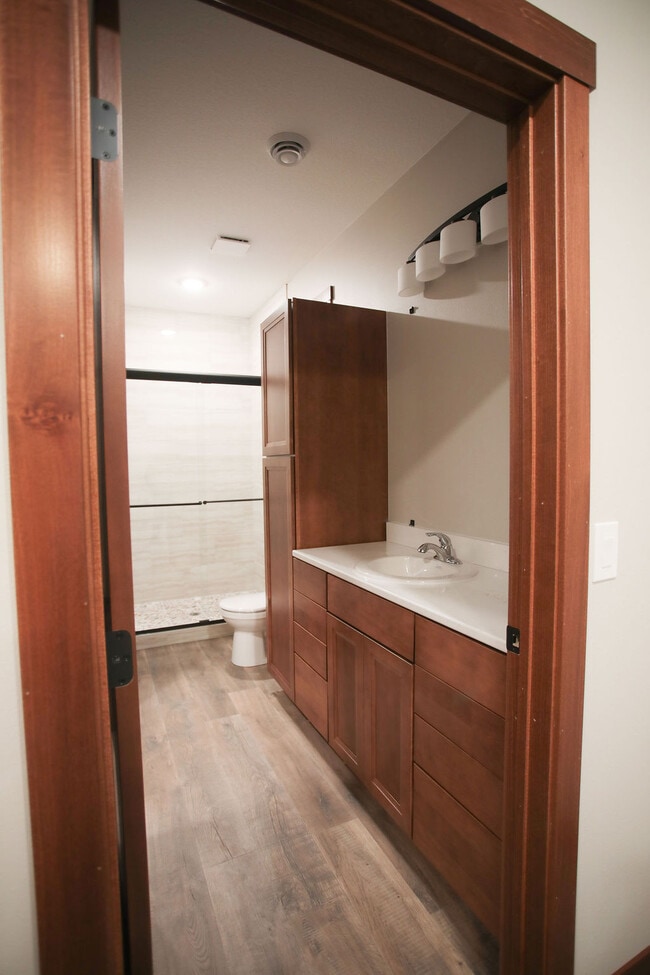 Building Photo - 1926 W 6th St