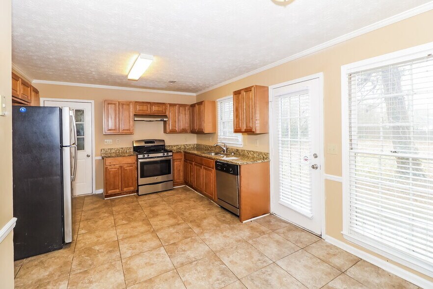 Building Photo - 1551 Willow Creek Ct