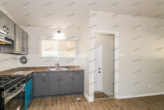 Building Photo - 380 Moule Dr