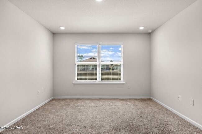 Building Photo - 5816 Viking Wy