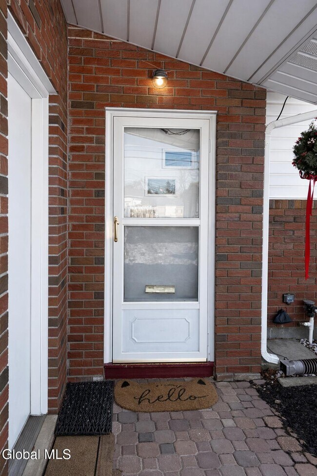 Building Photo - 113 Russell Rd