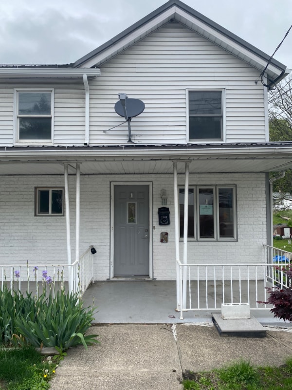 Primary Photo - 194 Parsonage St