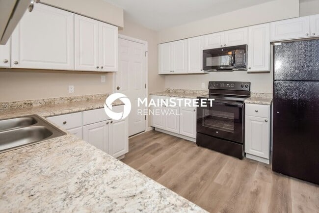 Building Photo - 4 Bedroom Pet-Friendly Home in INDIANAPOLIS, IN with Main Street Renewal