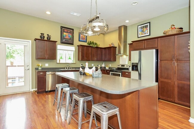 Building Photo - 226 Valmar