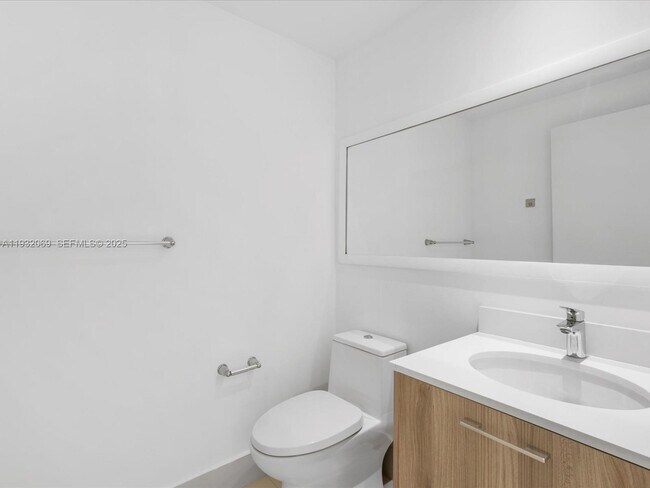 Building Photo - 501 NE 31st St