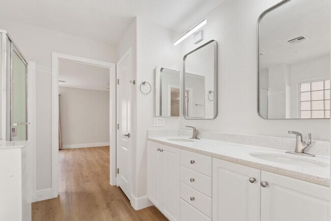 Building Photo - Remodeled Corner Lot with Mountain Views!