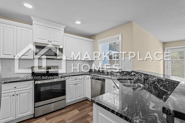 Building Photo - 712 Chatsworth Wy