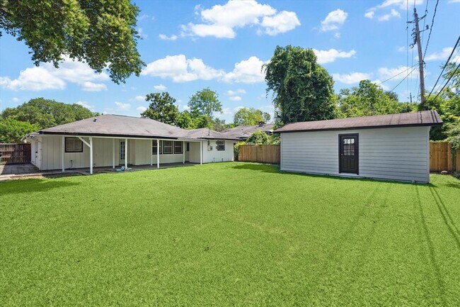 Building Photo - 9711 Long Branch Ln