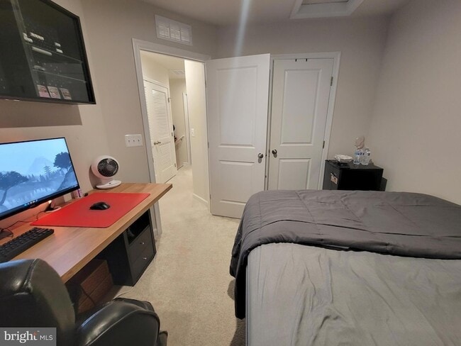 Building Photo - 2582 Laurel Pk Dr