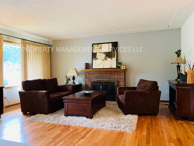 Building Photo - 13924 E Burnside St