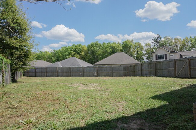 Building Photo - 200 Ladue Ave