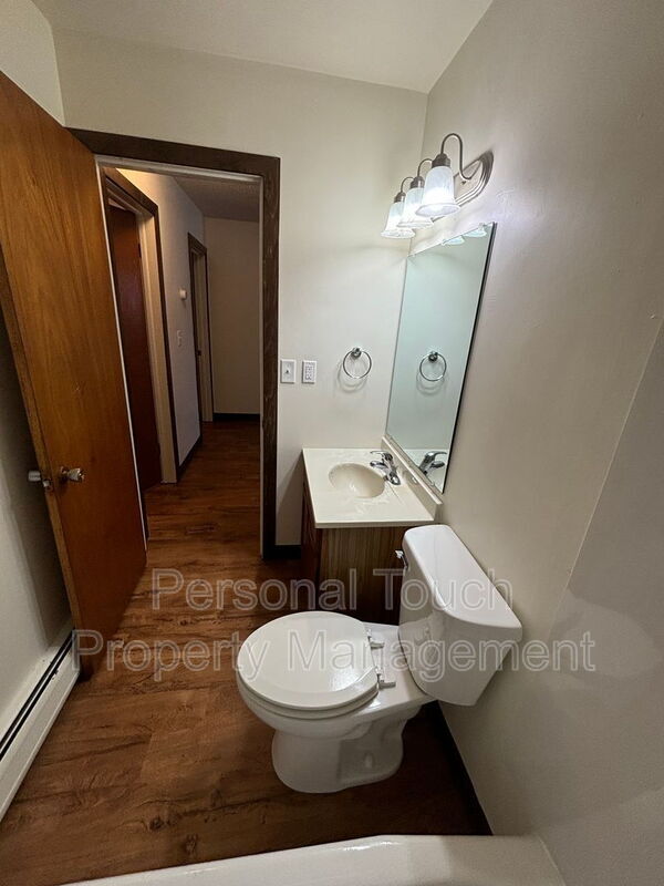 Building Photo - 132 6th Ave N