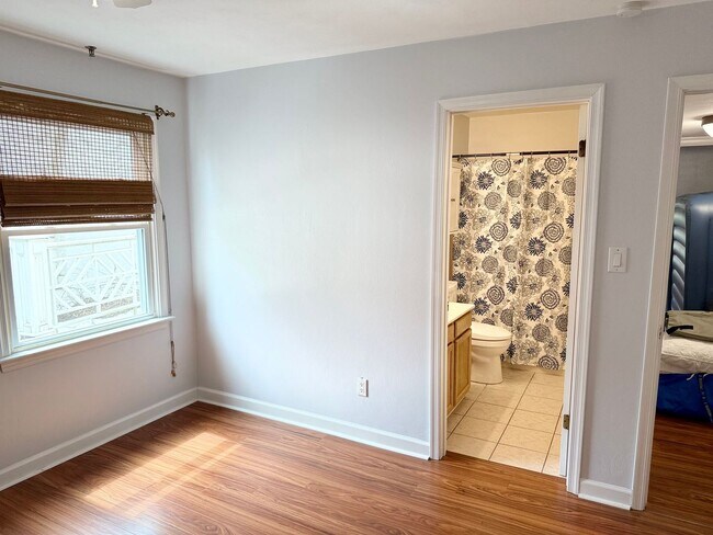 Building Photo - Ready NOW!!!! 2-Bedroom Condo In Ghent! Re...
