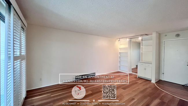 Building Photo - Large 1 bedroom Condo with new LVP floorin...