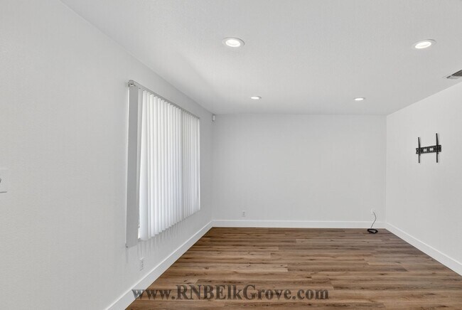 Building Photo - 6844 Sandrock Way