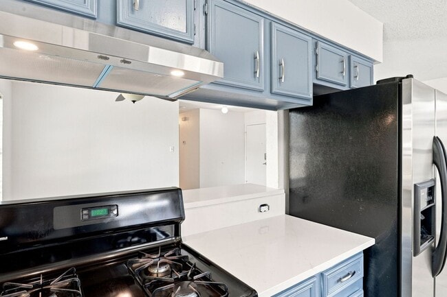 Building Photo - 5700 Cherry Park