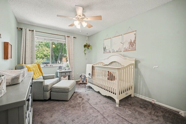 Building Photo - Modern 3-Bedroom Townhome Featuring an Updated Kitchen and Spacious Primary Suite