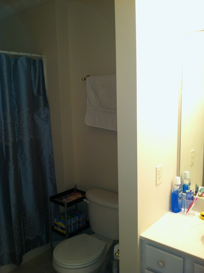 Building Photo - 315 Oaktree Blvd