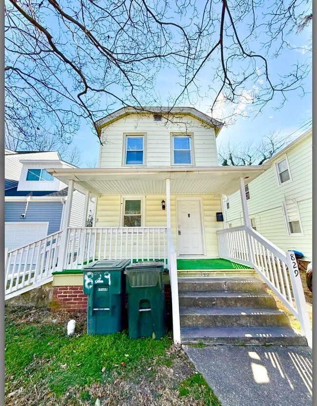 Building Photo - ***RENT READY~4 Bed RENOVATED 2 story house/w/ downstairs bedroom/Granite countertops