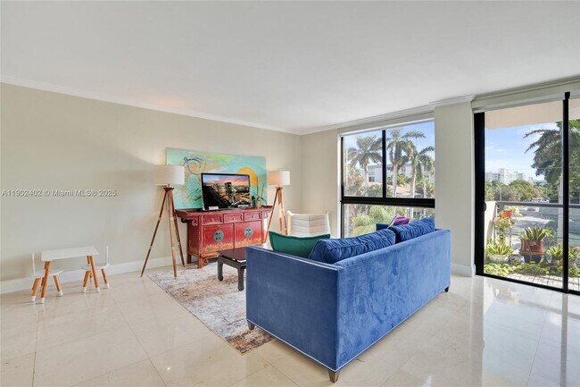 Building Photo - 9800 W Bay Harbor Dr