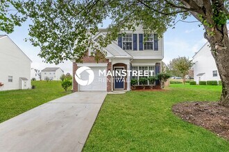 Building Photo - 3 Bedroom Pet-Friendly Home in Charlotte, NC with Main Street Renewal