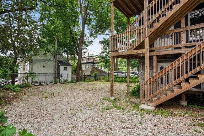 Building Photo - 35 Oak Ave