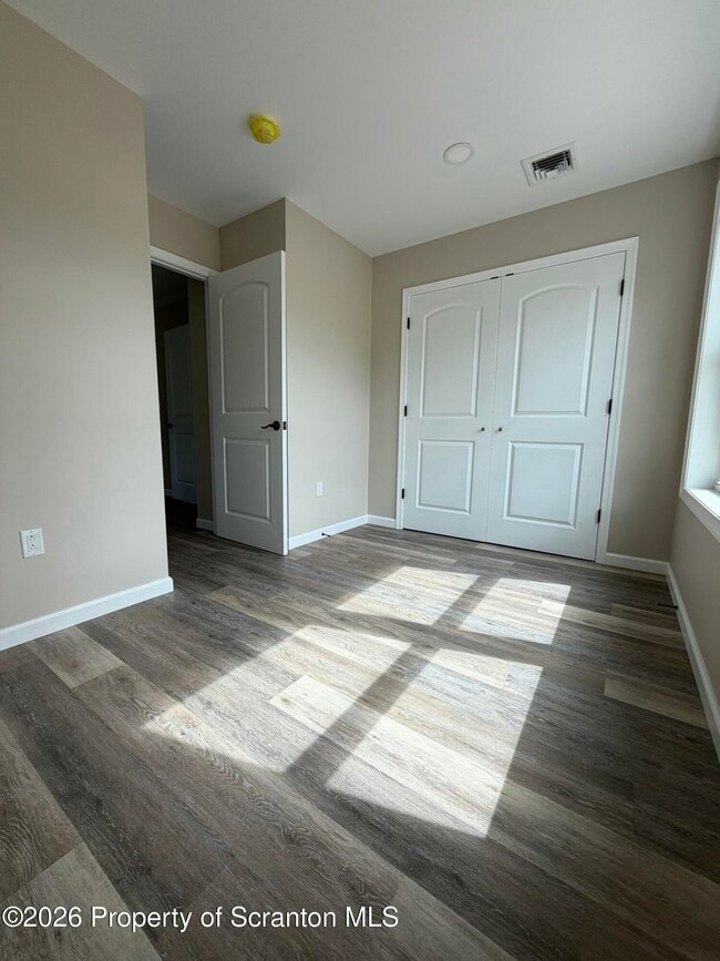 Building Photo - 1058 Lakeland Dr