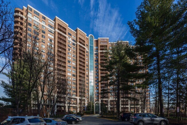 Building Photo - 1 Bed 1 Bath - Rockville Condo - Completel...