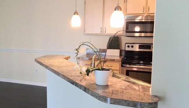 Building Photo - Gorgeous Wood Floors 1/1 condo for RENT @The Crest close to UCF