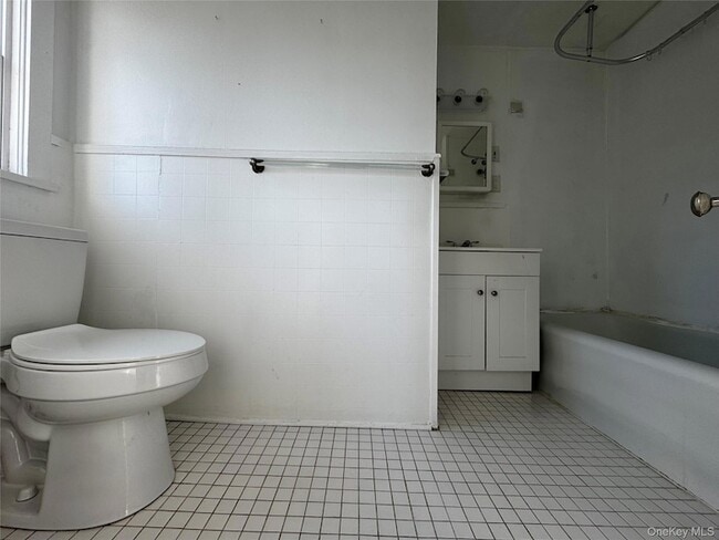 Building Photo - 239 W Main St