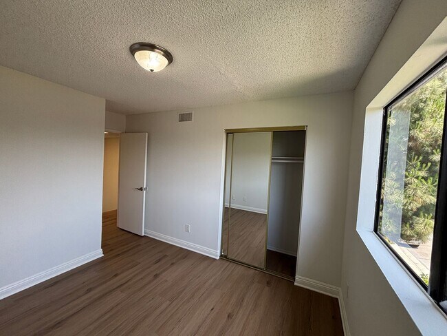 Building Photo - 627 Orange Grove Ave