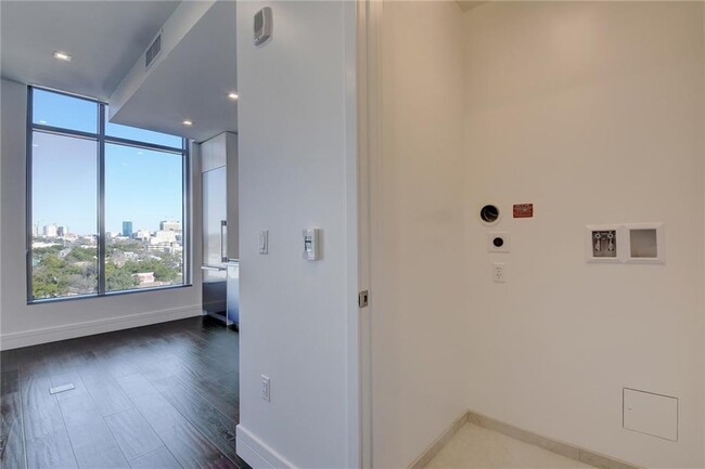 Building Photo - 501 West Ave
