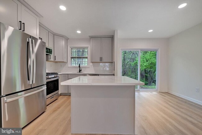 Building Photo - 6809 Sisalbed Dr